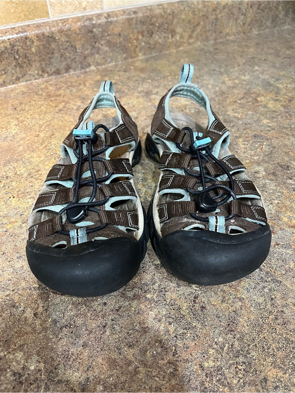 KEEN Whisper Sandals Brown Blue Waterproof Hiking Closed Toe Sz 6.5